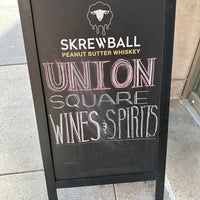 12/5/2022 tarihinde Glenn D.ziyaretçi tarafından Union Square Wines &amp;amp; Spirits'de çekilen fotoğraf