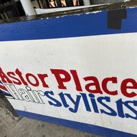 Foto tirada no(a) Astor Place Hairstylists por Glenn D. em 5/14/2021