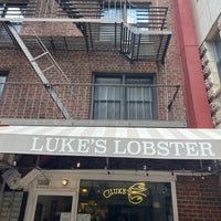 Photo taken at Luke&amp;#39;s Lobster Union Square by Glenn D. on 6/30/2022
