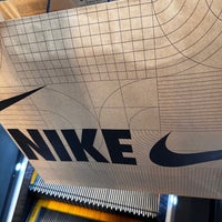 Foto scattata a Nike Soho da Glenn D. il 4/19/2023