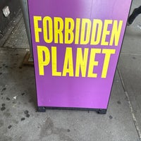 Foto diambil di Forbidden Planet oleh Glenn D. pada 8/29/2023