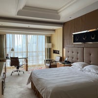 Das Foto wurde bei Guangzhou Marriott Hotel Tianhe von $teph L. am 5/23/2023 aufgenommen