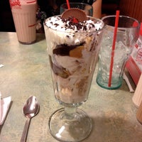 Photo taken at Friendly&amp;#39;s by Marisa R. on 5/2/2015