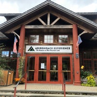 Foto tirada no(a) The Adirondack Experience On Blue Lke Mountain por Stephanie L. em 9/28/2019