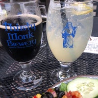 Foto tirada no(a) Thirsty Monk Brewery &amp;amp; Pub por Stephanie L. em 7/5/2020