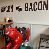 Foto diambil di Bacon Bacon oleh Sharon P. pada 6/13/2019