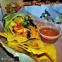 4/7/2013 tarihinde Kenny T.ziyaretçi tarafından The Burrito Shop'de çekilen fotoğraf
