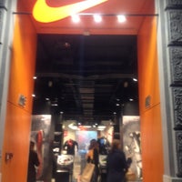 11/24/2012 tarihinde Enrico Maria C.ziyaretçi tarafından Nike Store Cola di Rienzo'de çekilen fotoğraf