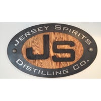 6/22/2015 tarihinde Jersey Spirits Distilling Companyziyaretçi tarafından Jersey Spirits Distilling Company'de çekilen fotoğraf