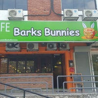 Foto tomada en Barks Bunnies Cafe  por Barks Bunnies Cafe el 6/23/2015