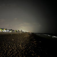 Photo taken at Besant Nagar Beach (Edward Elliot&amp;#39;s Beach) by Rob F. on 3/15/2023