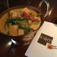 Photo prise au Siam Square Thai Cuisine par AtlantaFoodie le6/8/2016