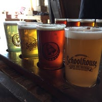 Foto tomada en Schoolhouse Beer and Brewing  por AtlantaFoodie el 5/29/2016