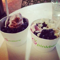Photo taken at Pinkberry by Timur T. on 8/13/2013