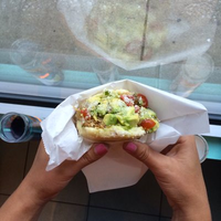 6/25/2015 tarihinde Puesto Sandwich Standziyaretçi tarafından Puesto Sandwich Stand'de çekilen fotoğraf