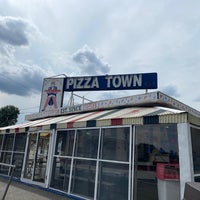 Photo taken at Pizza Town USA by Taiowa W. on 8/31/2020