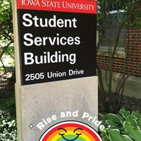 Foto diambil di Center for LGBTQIA+ Student Success oleh BJ F. pada 6/19/2017