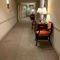 Foto diambil di The Michelangelo Hotel oleh Bona K. pada 10/24/2021