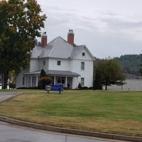 Foto scattata a Bush&amp;#39;s Baked Beans Visitor Center da John G. il 10/25/2019