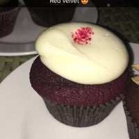 Photo taken at Red Velvet Cupcakery by Noor H. on 10/13/2016