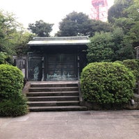 Photo taken at Tokugawa Tsunayoshi Mausoleum by KIYOサイト→。 on 8/26/2022