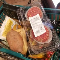 Foto scattata a The Fresh Market da Steven M. il 10/28/2017