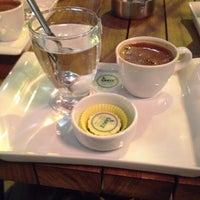 Photo prise au Sakız Adası Coffee &amp;amp; Shop par Elif👑👒 le12/28/2015