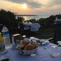 Das Foto wurde bei Taşlıhan Restaurant von Ferhat B. am 6/15/2017 aufgenommen