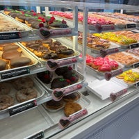 Photo taken at Krispy Kreme Doughnuts by Lulú D. on 2/12/2023