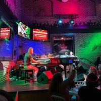 รูปภาพถ่ายที่ Bobby McKey&amp;#39;s Dueling Piano Bar โดย Kyle S. เมื่อ 4/9/2022