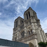 Photo taken at Parvis Notre-Dame — Place Jean-Paul II by Unguryanka on 7/7/2023