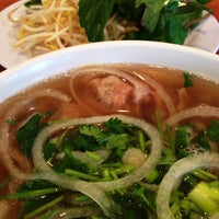 รูปภาพถ่ายที่ Pho so 9 Vietnamese Restaurant - Cypress โดย Juan C. เมื่อ 10/1/2013