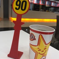 Photo taken at Carl&amp;#39;s Jr. by Cankut İ. on 4/24/2017