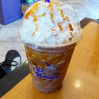 Photo taken at The Coffee Bean &amp;amp; Tea Leaf by Ron T. on 8/24/2015
