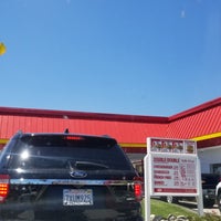 Photo taken at In-N-Out Burger by Ron T. on 8/1/2019