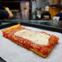Снимок сделан в Rizzo&#39;s Fine Pizza пользователем Tony D. 9/23/2016