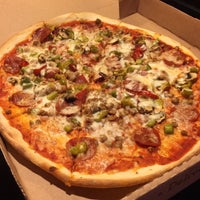 Foto diambil di Rocco&amp;#39;s Uptown Pizza &amp;amp; Pasta oleh Tony D. pada 9/28/2014