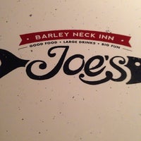 7/16/2014 tarihinde Carlos N.ziyaretçi tarafından Joe&amp;#39;s Beach Road Bar &amp;amp; Grille at The Barley Neck Inn'de çekilen fotoğraf