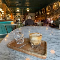 Das Foto wurde bei CommonWealth Coffeehouse &amp;amp; Bakery von alwaleed am 1/27/2022 aufgenommen
