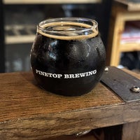 Das Foto wurde bei Pinetop Brewing Company von Kevin F. am 10/10/2022 aufgenommen