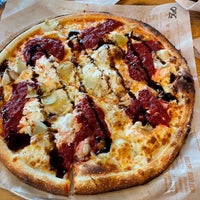 7/23/2021 tarihinde Myra M.ziyaretçi tarafından Blaze Pizza'de çekilen fotoğraf