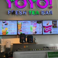 Photo taken at YoYo! Fresh Tea Bar by Jennifer on 3/23/2016