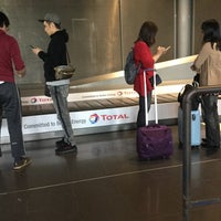 Photo taken at Baggage Claim by slys on 5/2/2018
