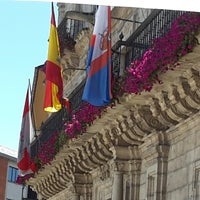 รูปภาพถ่ายที่ Ayuntamiento de Ponferrada โดย Nuria B. เมื่อ 7/10/2014