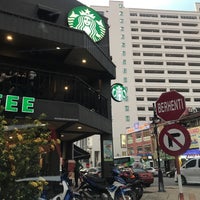Foto tirada no(a) Starbucks por Hadi R. em 10/20/2018