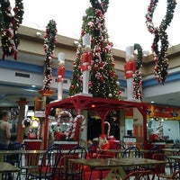 Foto tirada no(a) Shopping Santa Cruz por Lucas R. em 12/17/2012