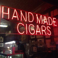Das Foto wurde bei Martinez Handmade Cigars von XXL am 2/14/2015 aufgenommen