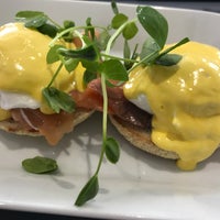 2/21/2018 tarihinde Kestralziyaretçi tarafından Café YOLK'de çekilen fotoğraf