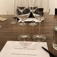 รูปภาพถ่ายที่ Perman Wine Selections โดย Wendy A. เมื่อ 12/9/2017