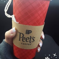 Foto diambil di Peet&amp;#39;s Coffee &amp;amp; Tea oleh Priscilla L. pada 12/14/2017